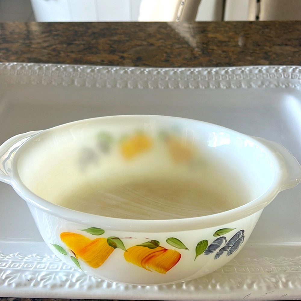 EUC vintage Fire King casserole, glass bowl/dish with fruit design.